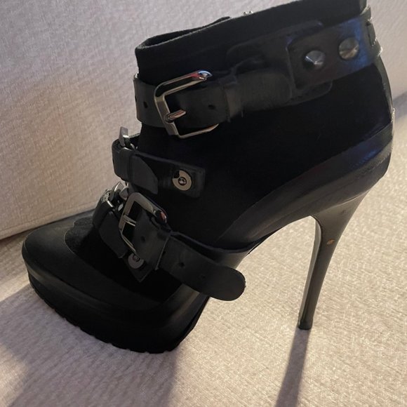 Burberry studded aviator ankle boots - Picture 5 of 5